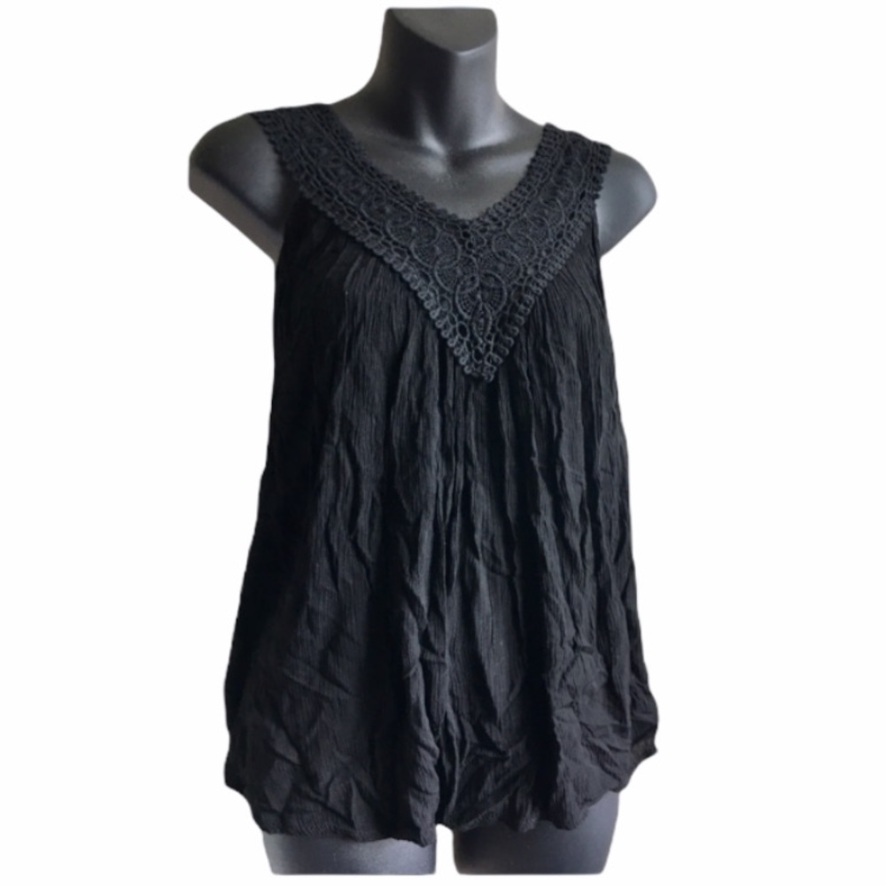NWT Alice Ronaldi Embroidery Lace Top. Size M